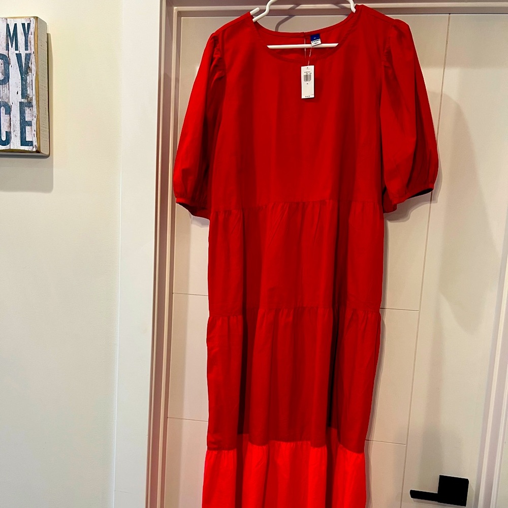 Gap midi dress with sleeves. Size XL. Never worn tags on.